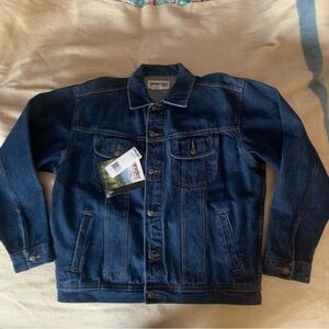 NWT Wrangler Blue Lightweight Denim Trucker style Jacket with Indigo. Large